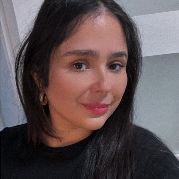 Meet your Posher, Kassy - Picture 2 of 2